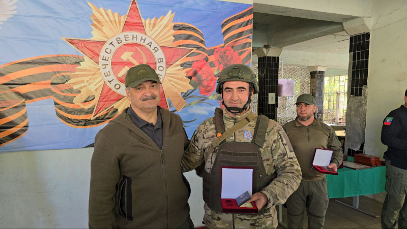 Сергей Меликов посетил зону СВО и пообщался с дагестанскими военнослужащими.