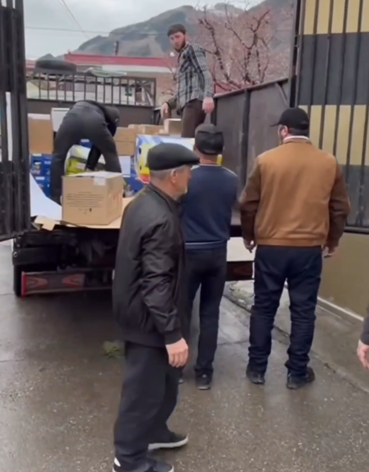 Из Гергебильского района в зону СВО отправили 141 ящик гуманитарного груза